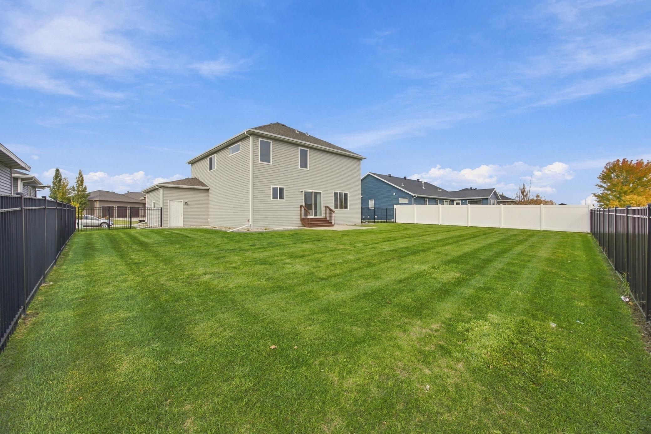 2017 single family home for sale at 2528 N Pond Drive E in West Fargo, ND — 6 bed, 4 bath (photo 42 of 42)