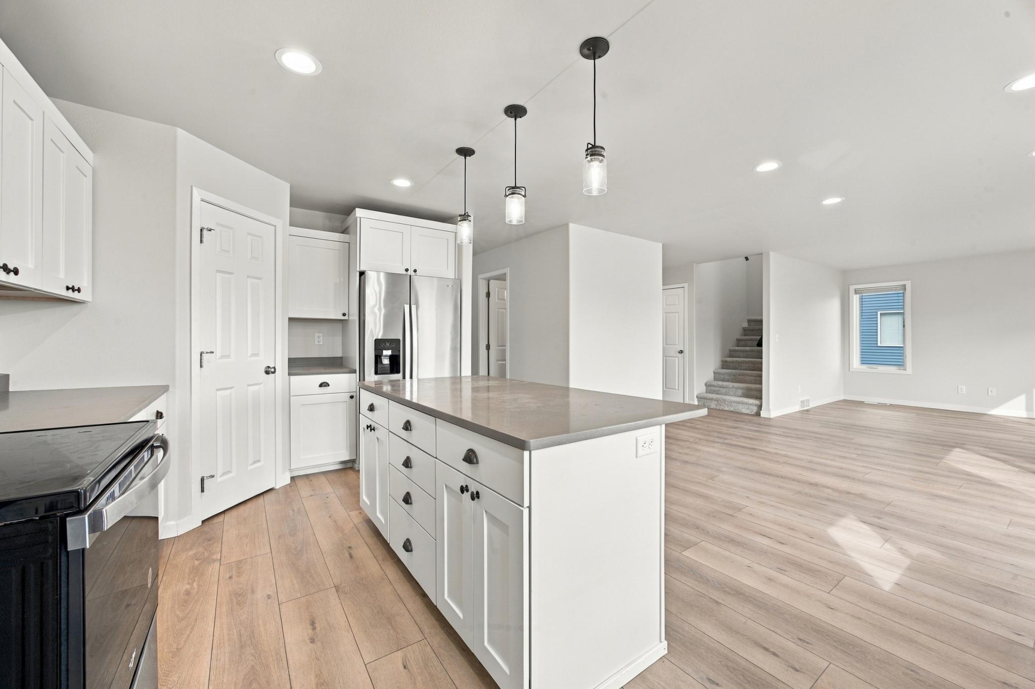 2017 single family home for sale at 2528 N Pond Drive E in West Fargo, ND — 6 bed, 4 bath (photo 10 of 42)