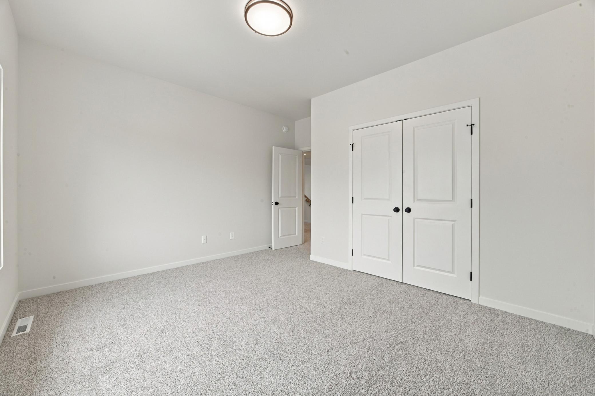 2026 single family home for sale at 8479 61st Street S in Horace, ND — 5 bed, 3 bath (photo 20 of 38)