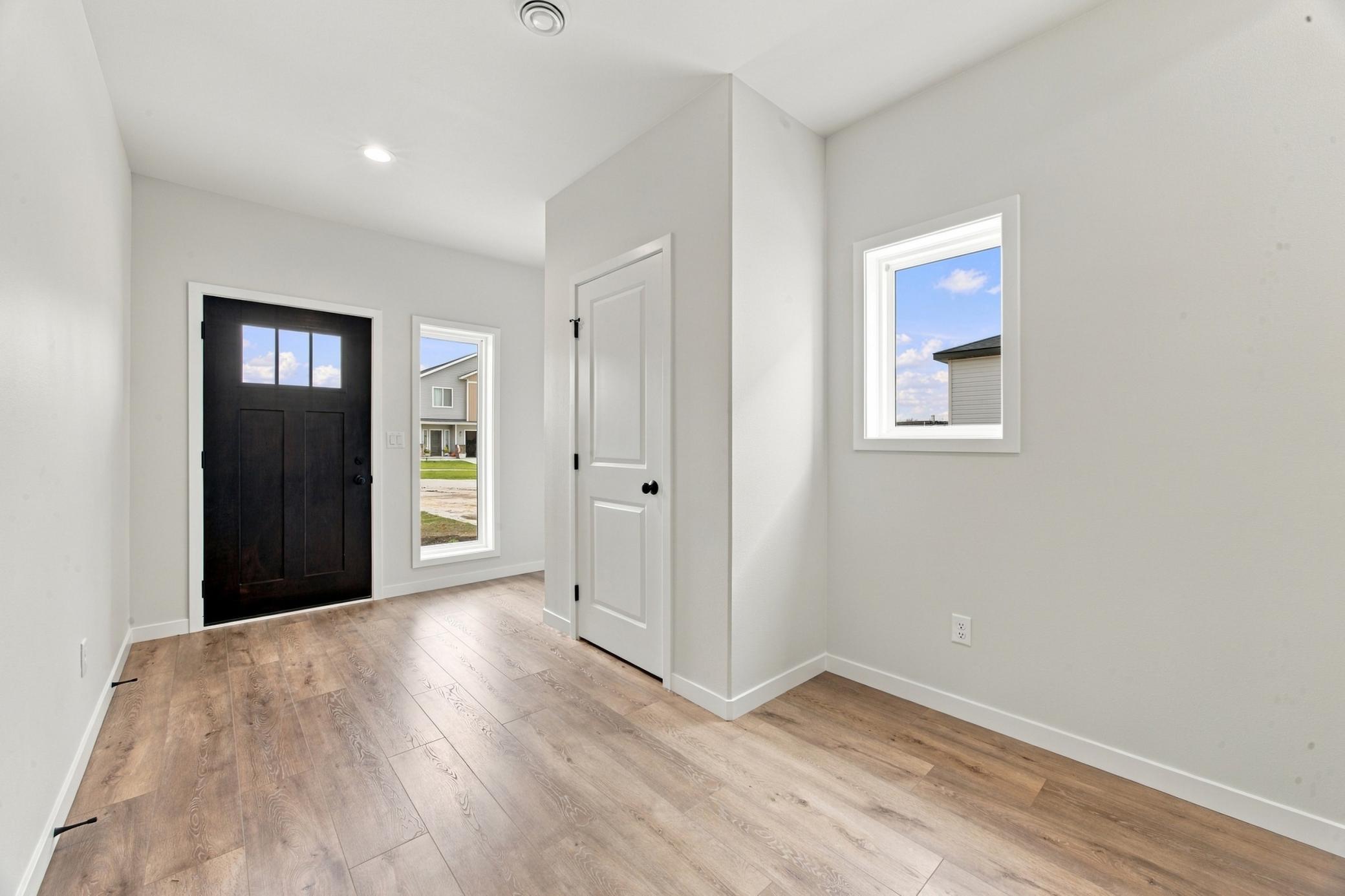 2026 single family home for sale at 8479 61st Street S in Horace, ND — 5 bed, 3 bath (photo 3 of 38)