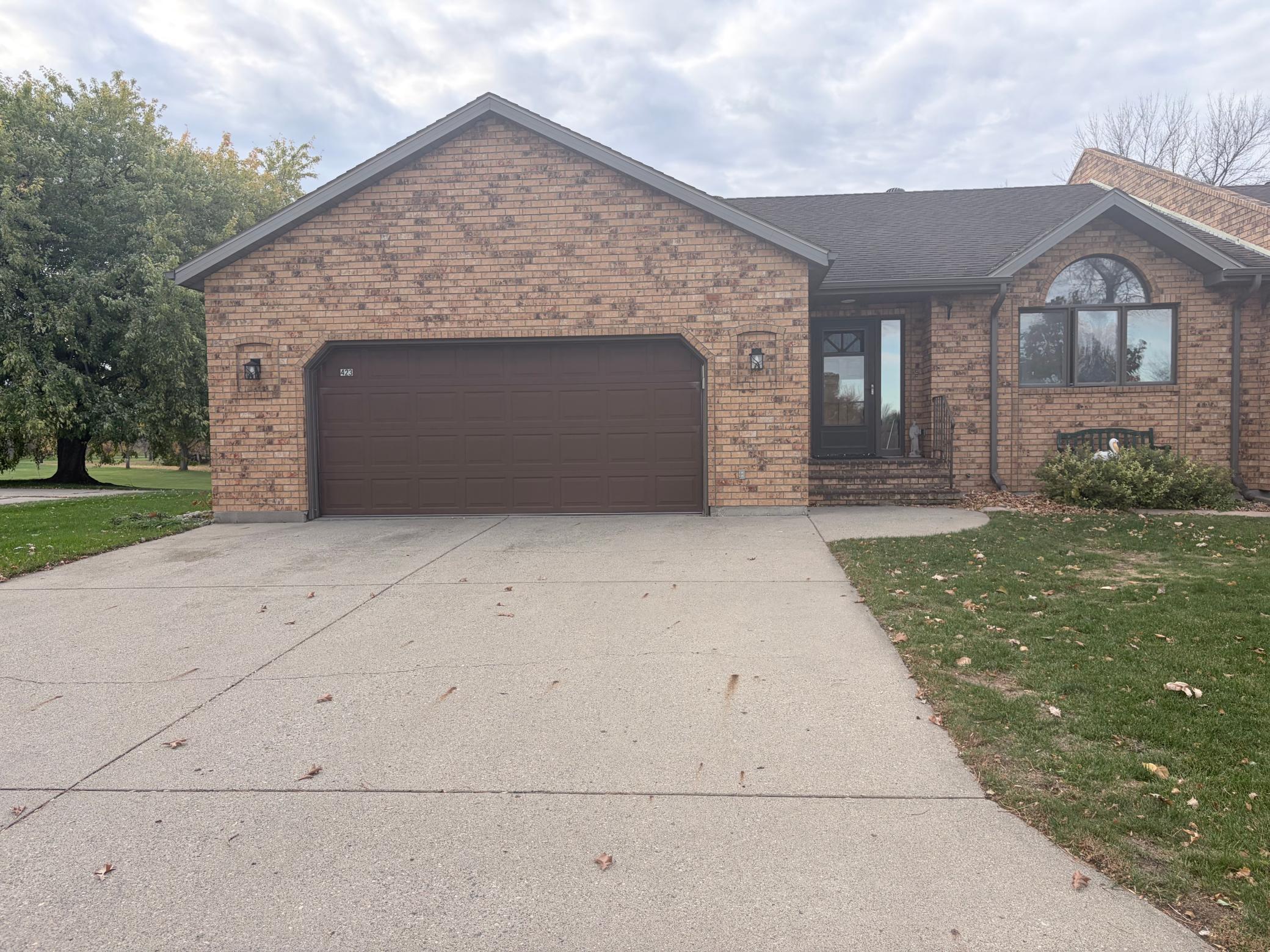 1989 twin home for sale at 423 Caddy Avenue in Moorhead, MN — 3 bed, 2 bath