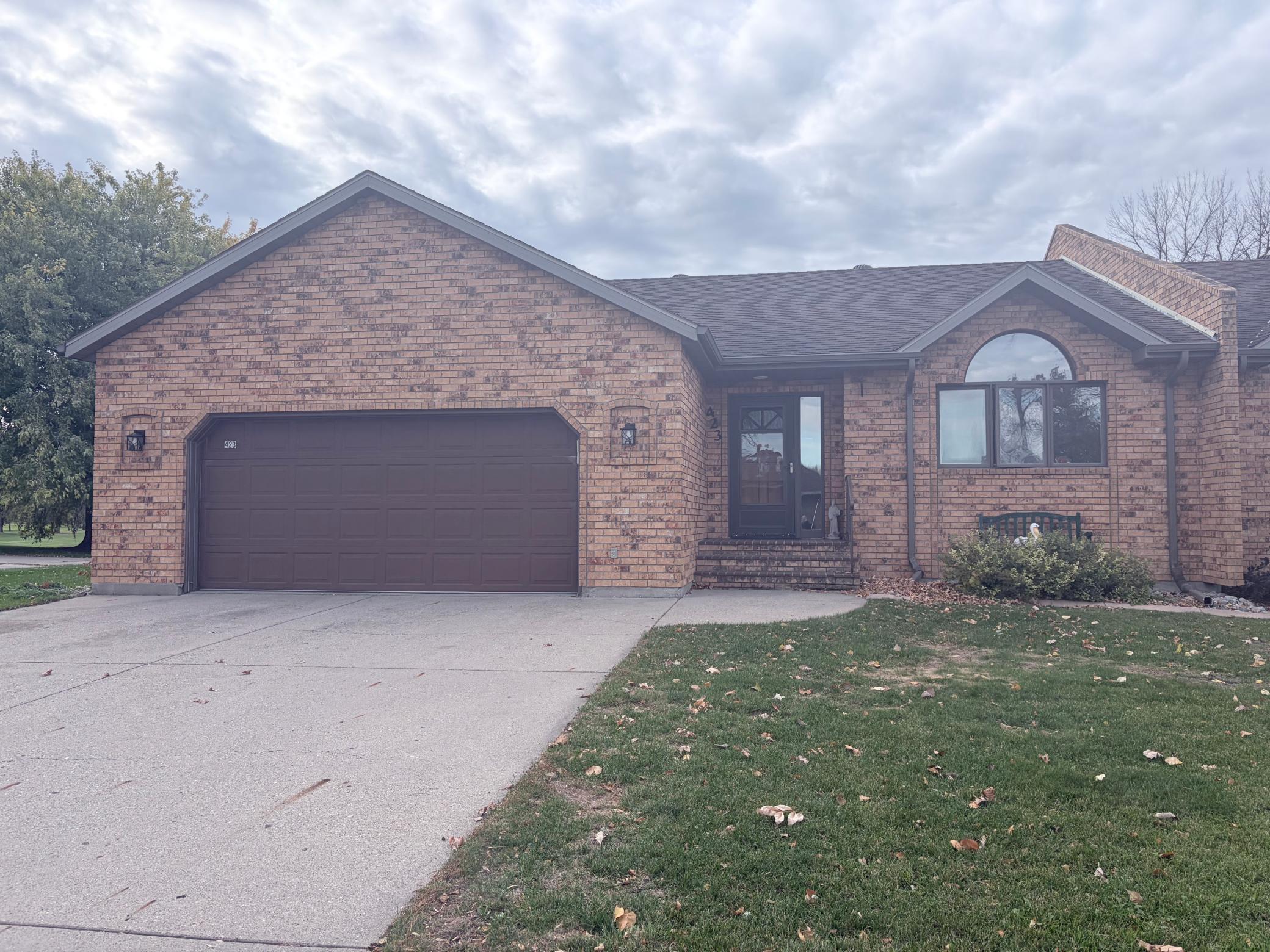 1989 twin home for sale at 423 Caddy Avenue in Moorhead, MN — 3 bed, 2 bath (photo 2 of 53)