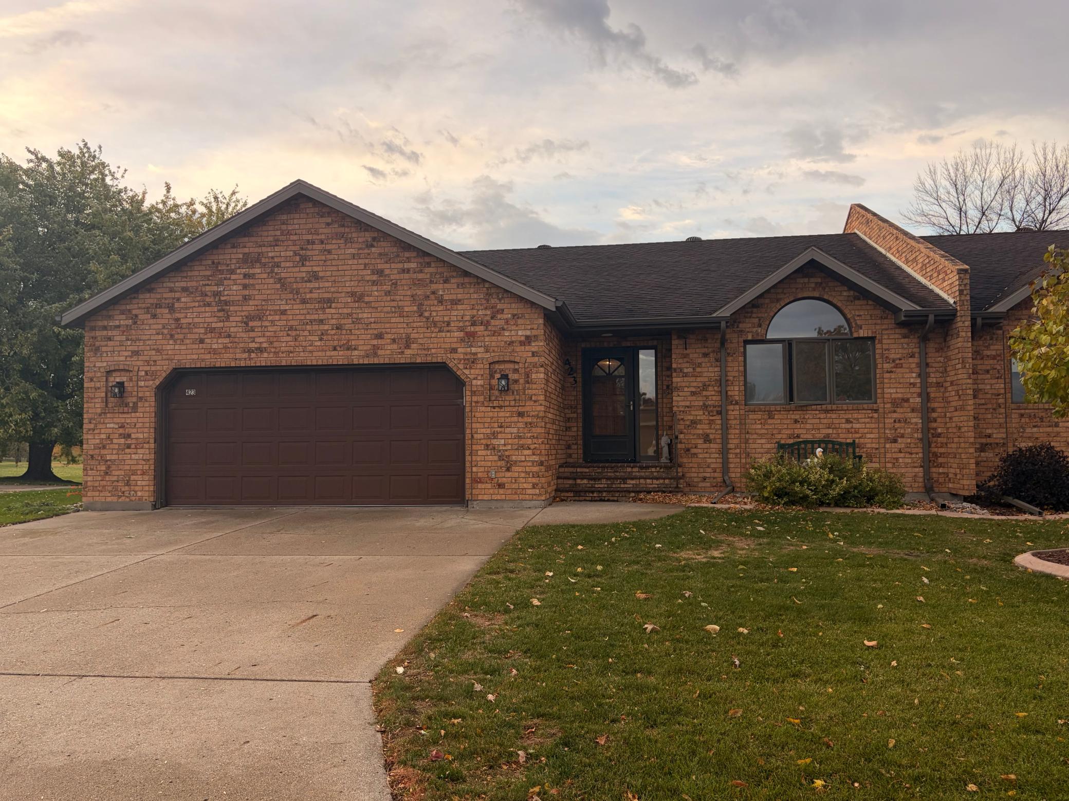 1989 twin home for sale at 423 Caddy Avenue in Moorhead, MN — 3 bed, 2 bath (photo 3 of 53)