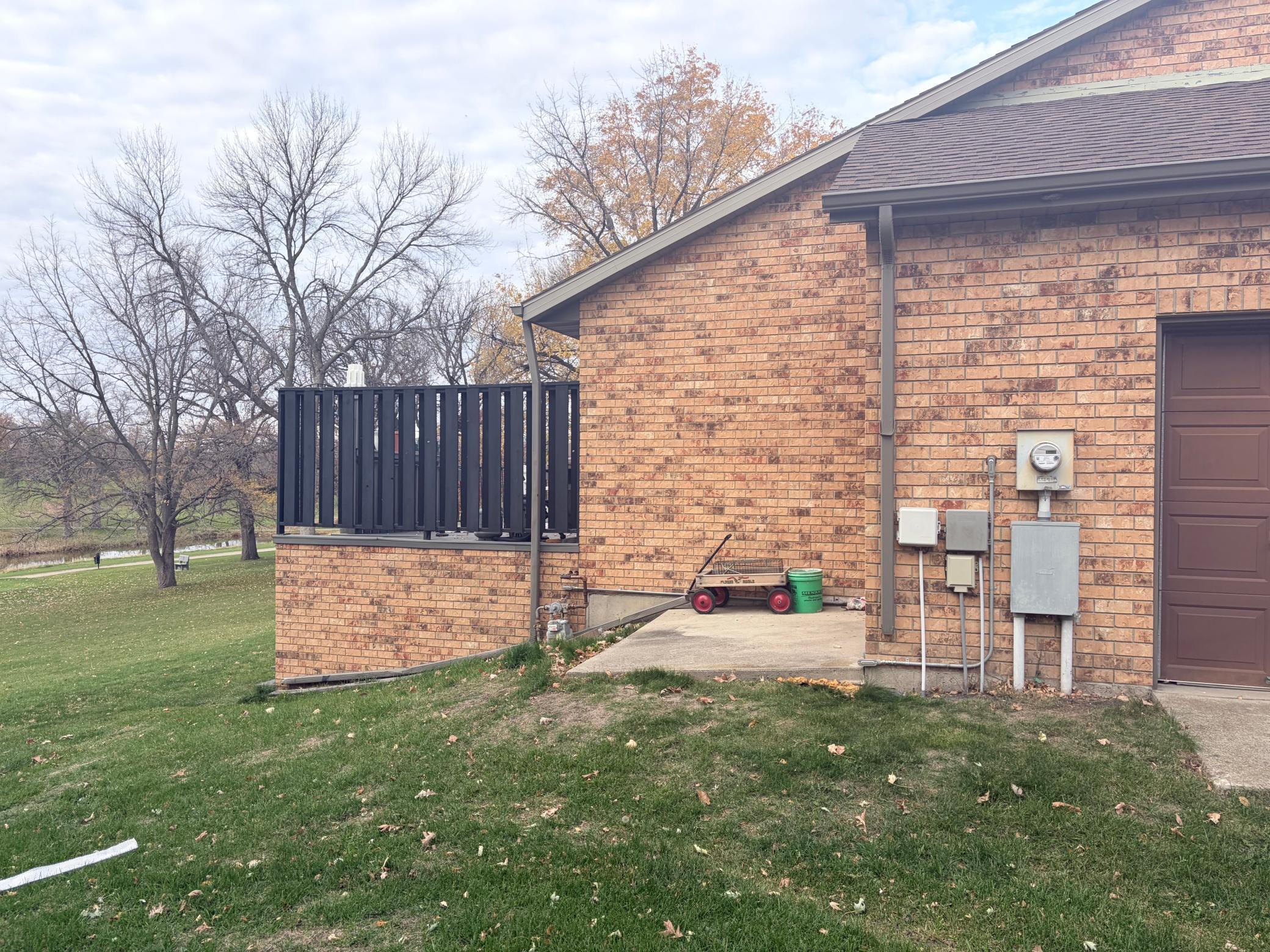 1989 twin home for sale at 423 Caddy Avenue in Moorhead, MN — 3 bed, 2 bath (photo 51 of 53)