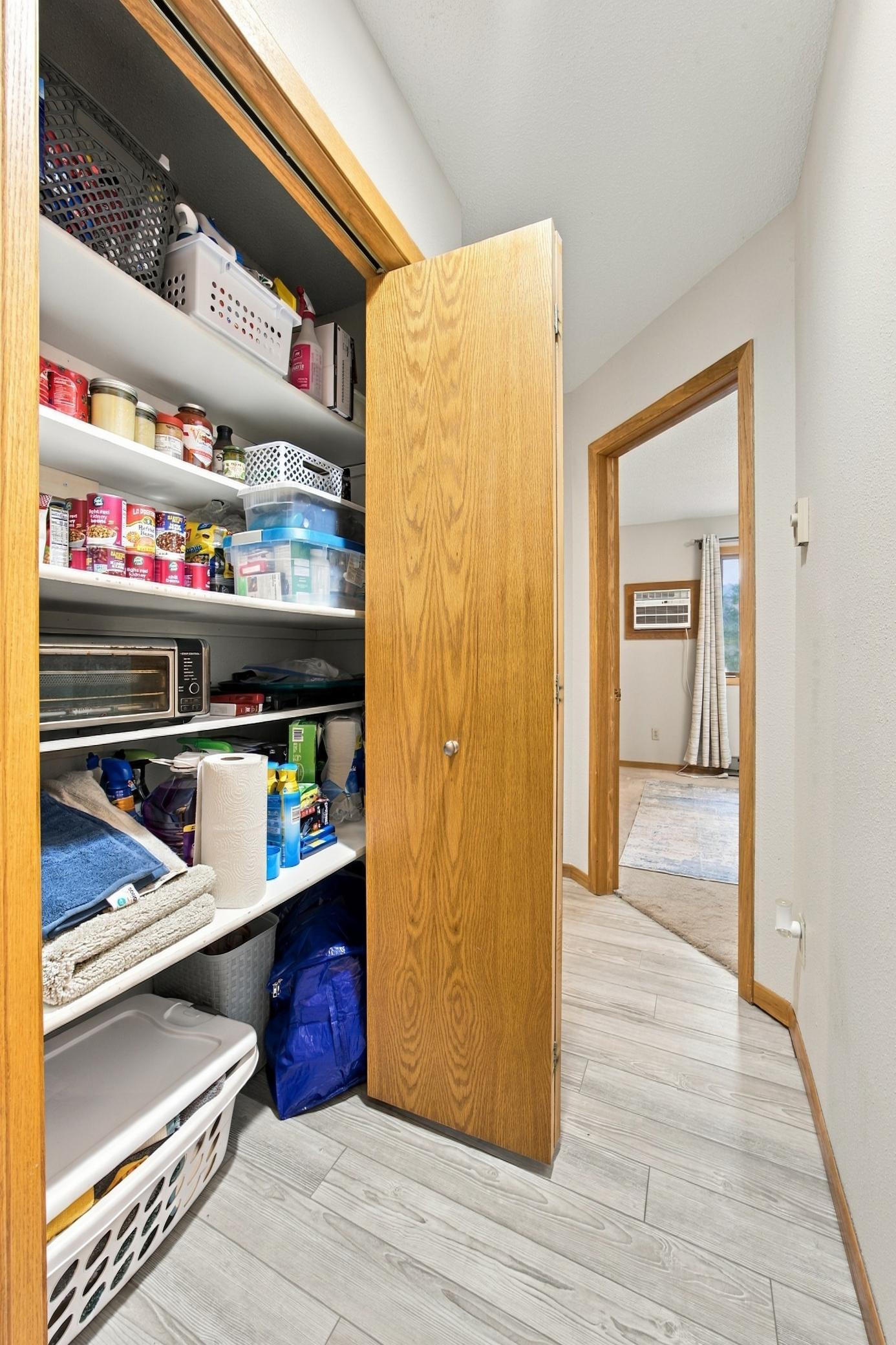 1989 twin home for sale at 2003 32nd Avenue S in Fargo, ND — 4 bed, 2 bath (photo 17 of 32)