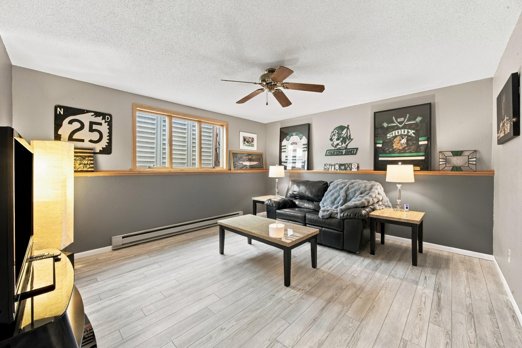 1989 twin home for sale at 2003 32nd Avenue S in Fargo, ND — 4 bed, 2 bath (photo 19 of 32)
