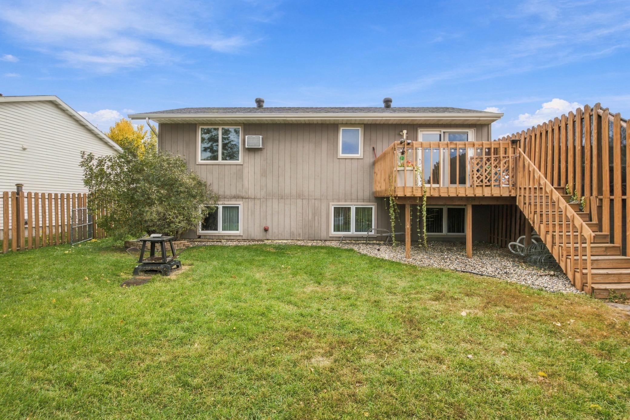 1989 twin home for sale at 2003 32nd Avenue S in Fargo, ND — 4 bed, 2 bath (photo 3 of 32)