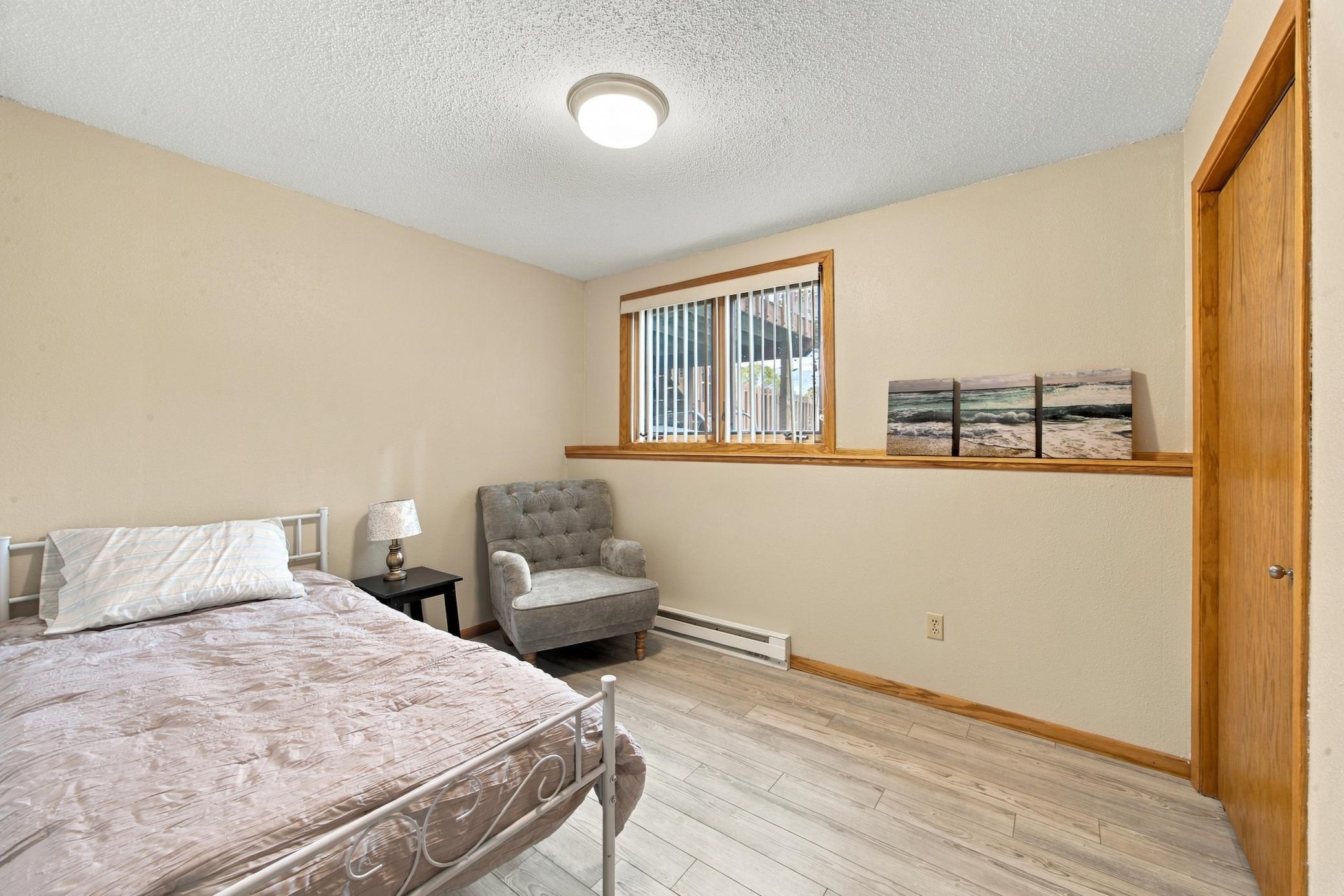 1989 twin home for sale at 2003 32nd Avenue S in Fargo, ND — 4 bed, 2 bath (photo 23 of 32)