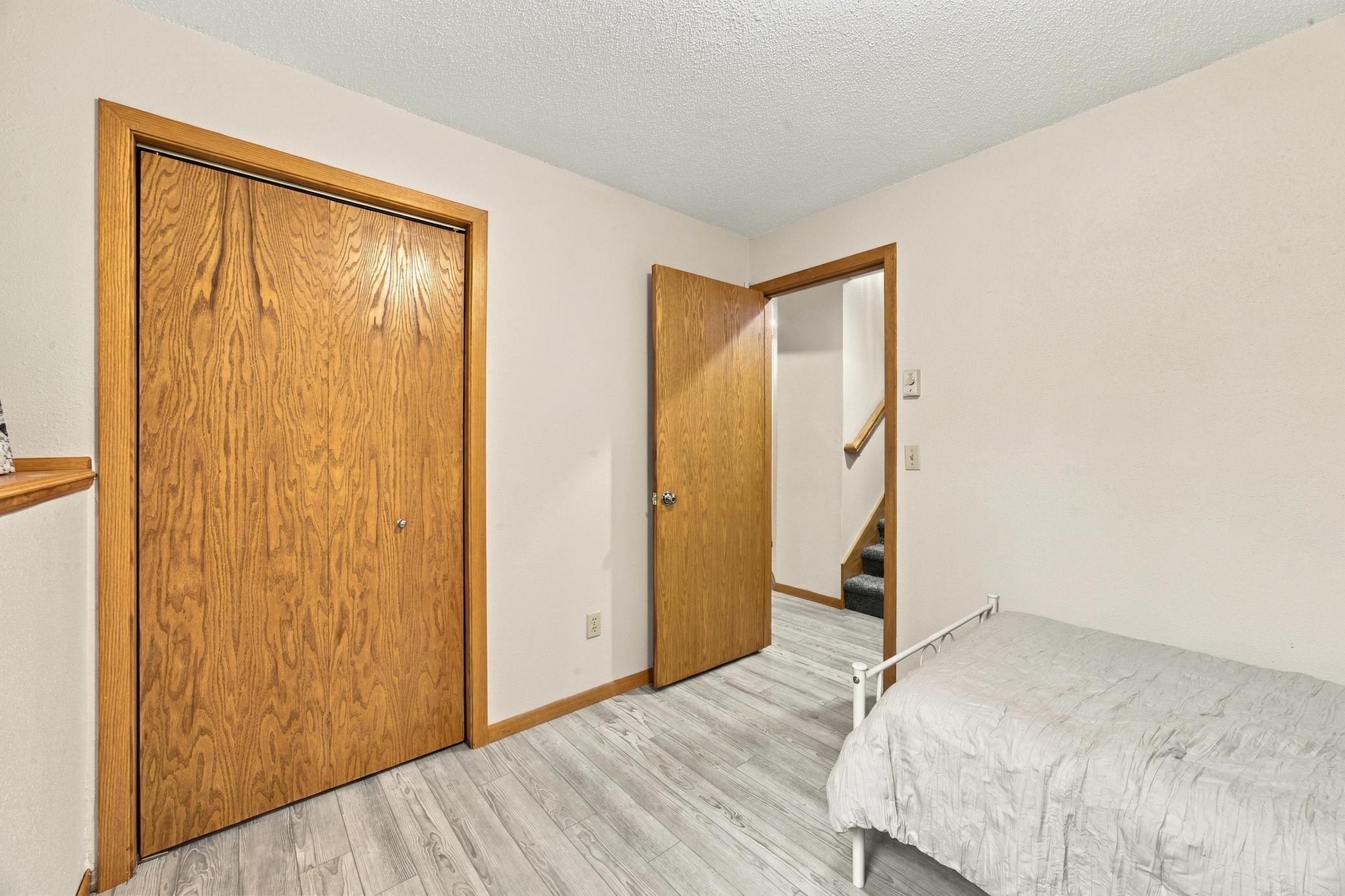 1989 twin home for sale at 2003 32nd Avenue S in Fargo, ND — 4 bed, 2 bath (photo 24 of 32)