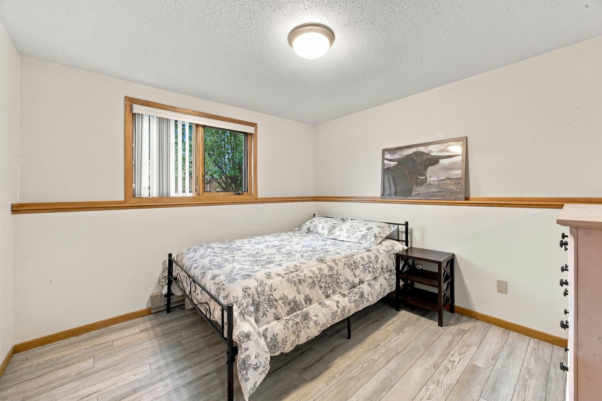 1989 twin home for sale at 2003 32nd Avenue S in Fargo, ND — 4 bed, 2 bath (photo 25 of 32)