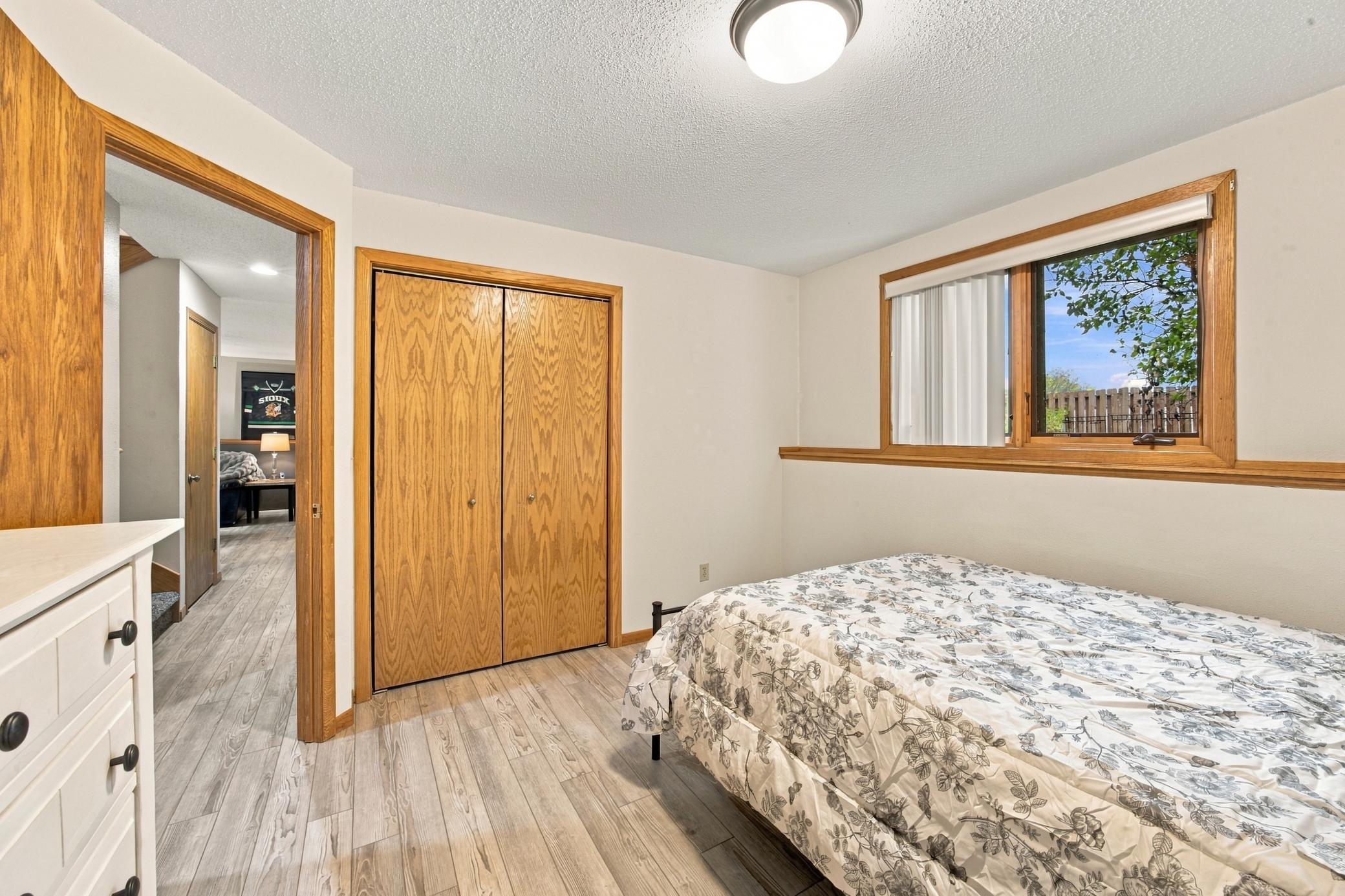 1989 twin home for sale at 2003 32nd Avenue S in Fargo, ND — 4 bed, 2 bath (photo 26 of 32)