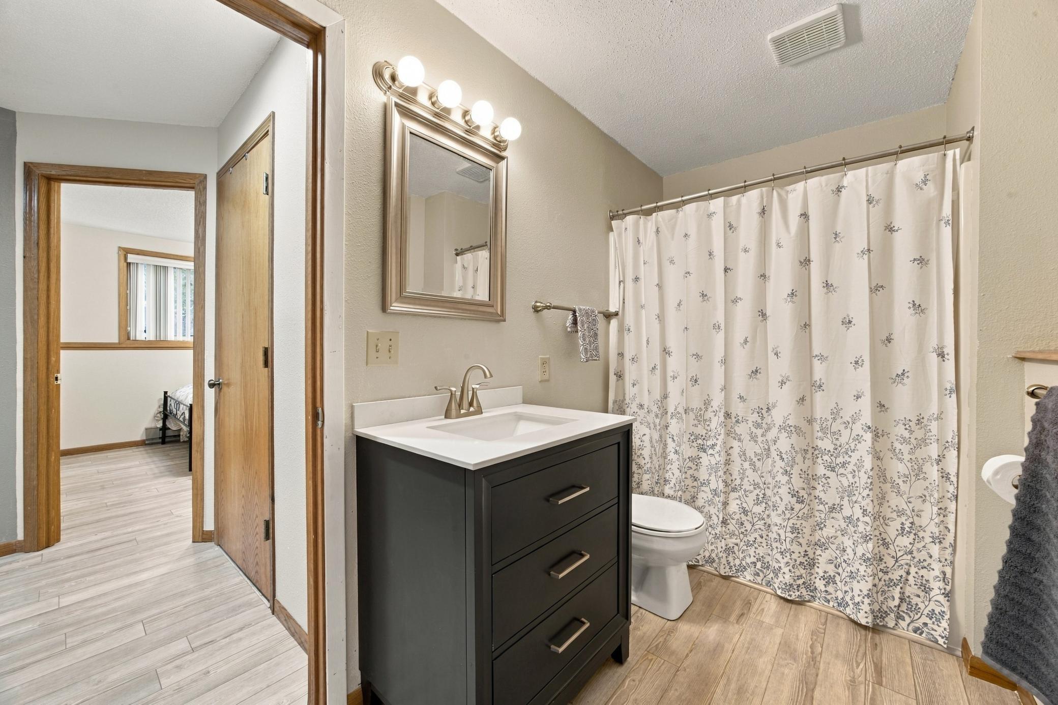 1989 twin home for sale at 2003 32nd Avenue S in Fargo, ND — 4 bed, 2 bath (photo 27 of 32)