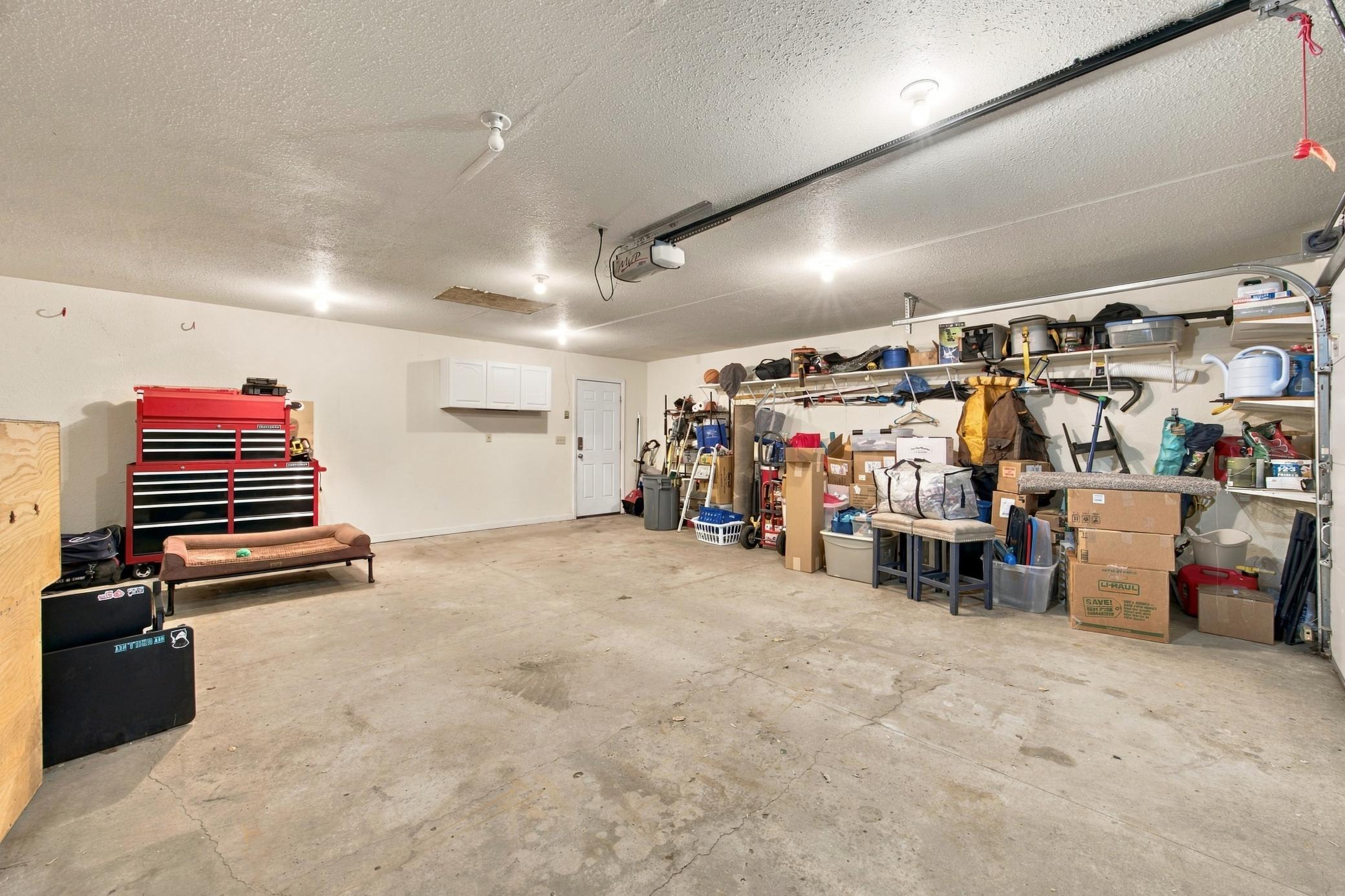 1989 twin home for sale at 2003 32nd Avenue S in Fargo, ND — 4 bed, 2 bath (photo 29 of 32)
