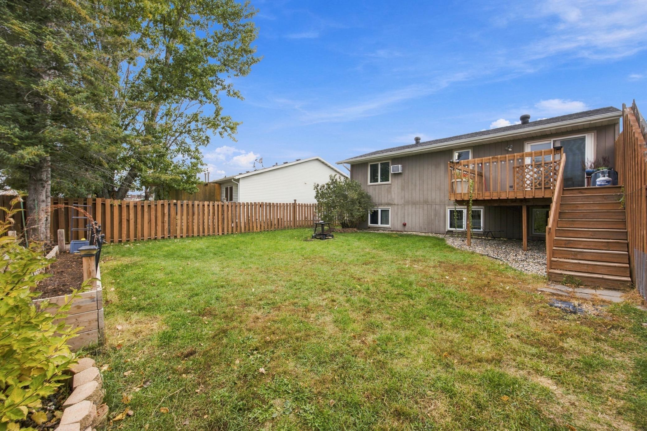 1989 twin home for sale at 2003 32nd Avenue S in Fargo, ND — 4 bed, 2 bath (photo 4 of 32)