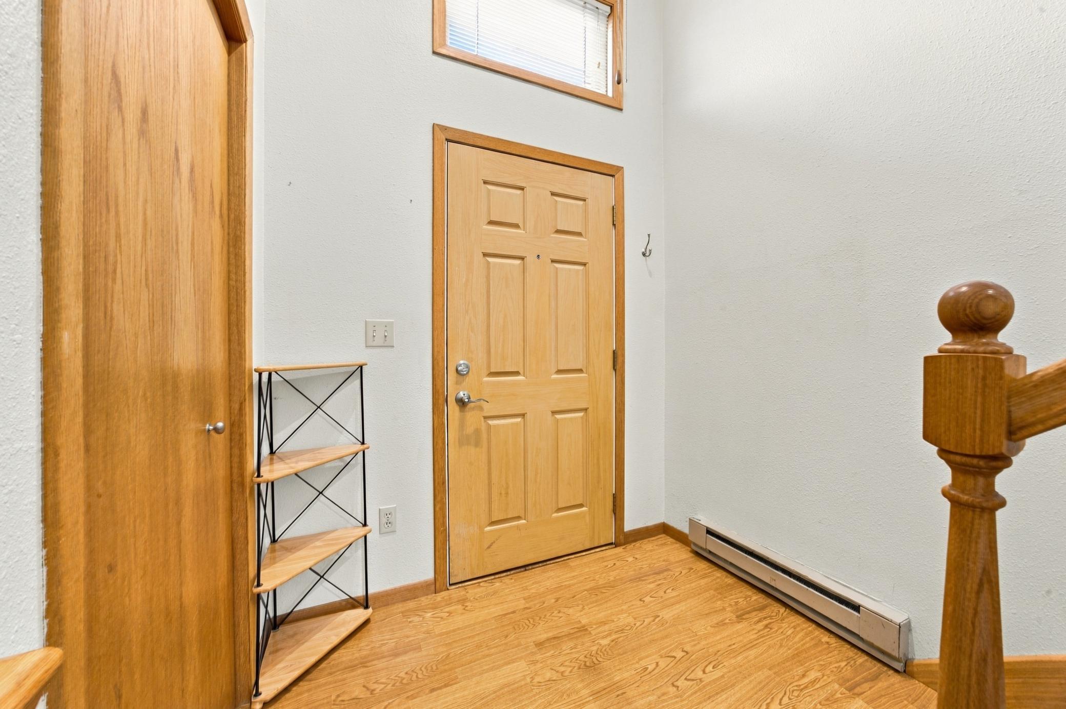1989 twin home for sale at 2003 32nd Avenue S in Fargo, ND — 4 bed, 2 bath (photo 7 of 32)
