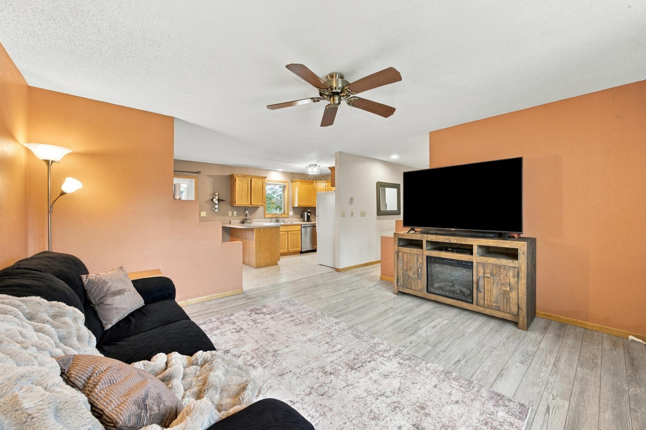 1989 twin home for sale at 2003 32nd Avenue S in Fargo, ND — 4 bed, 2 bath (photo 8 of 32)