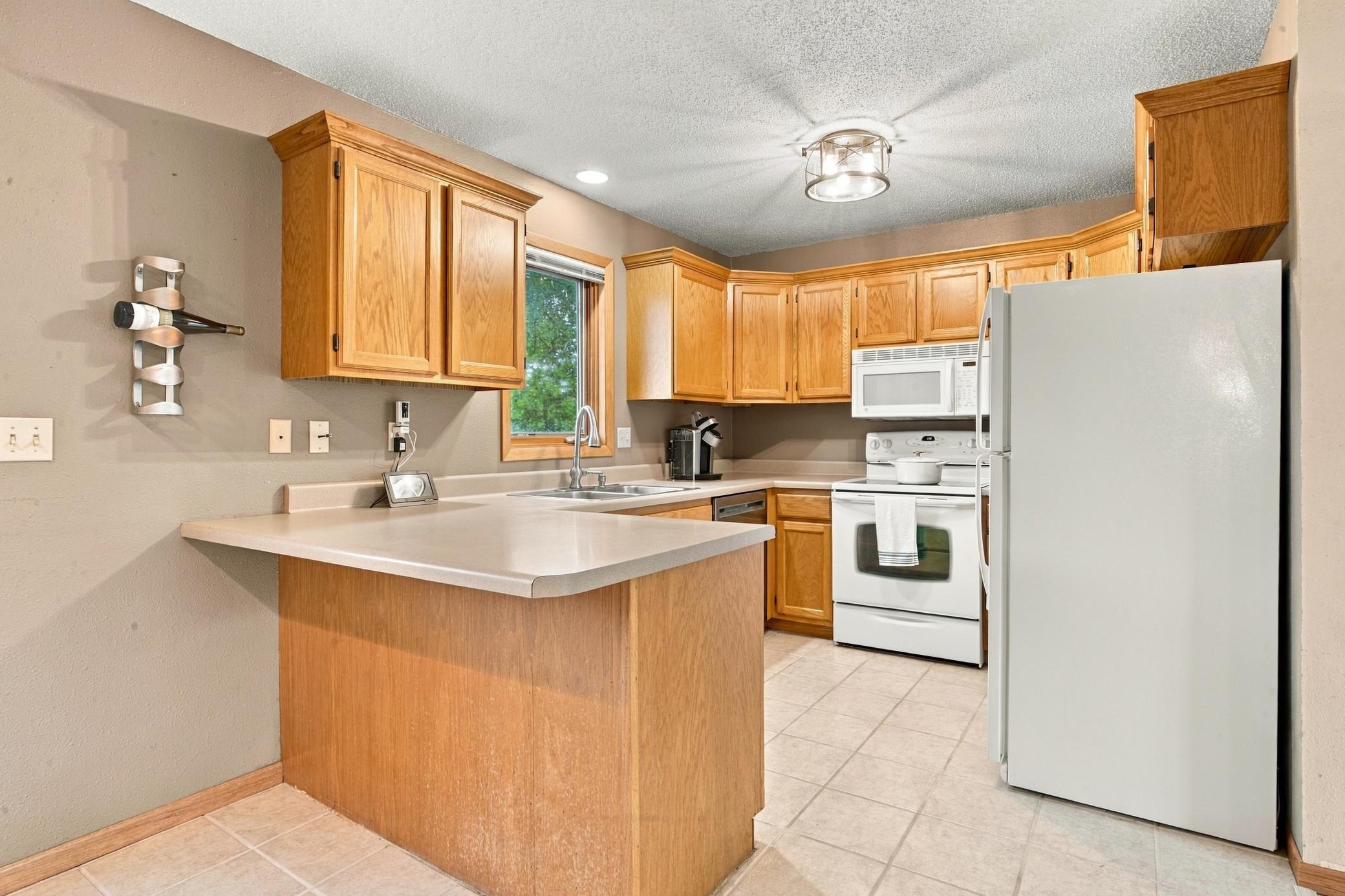 1989 twin home for sale at 2003 32nd Avenue S in Fargo, ND — 4 bed, 2 bath (photo 10 of 32)
