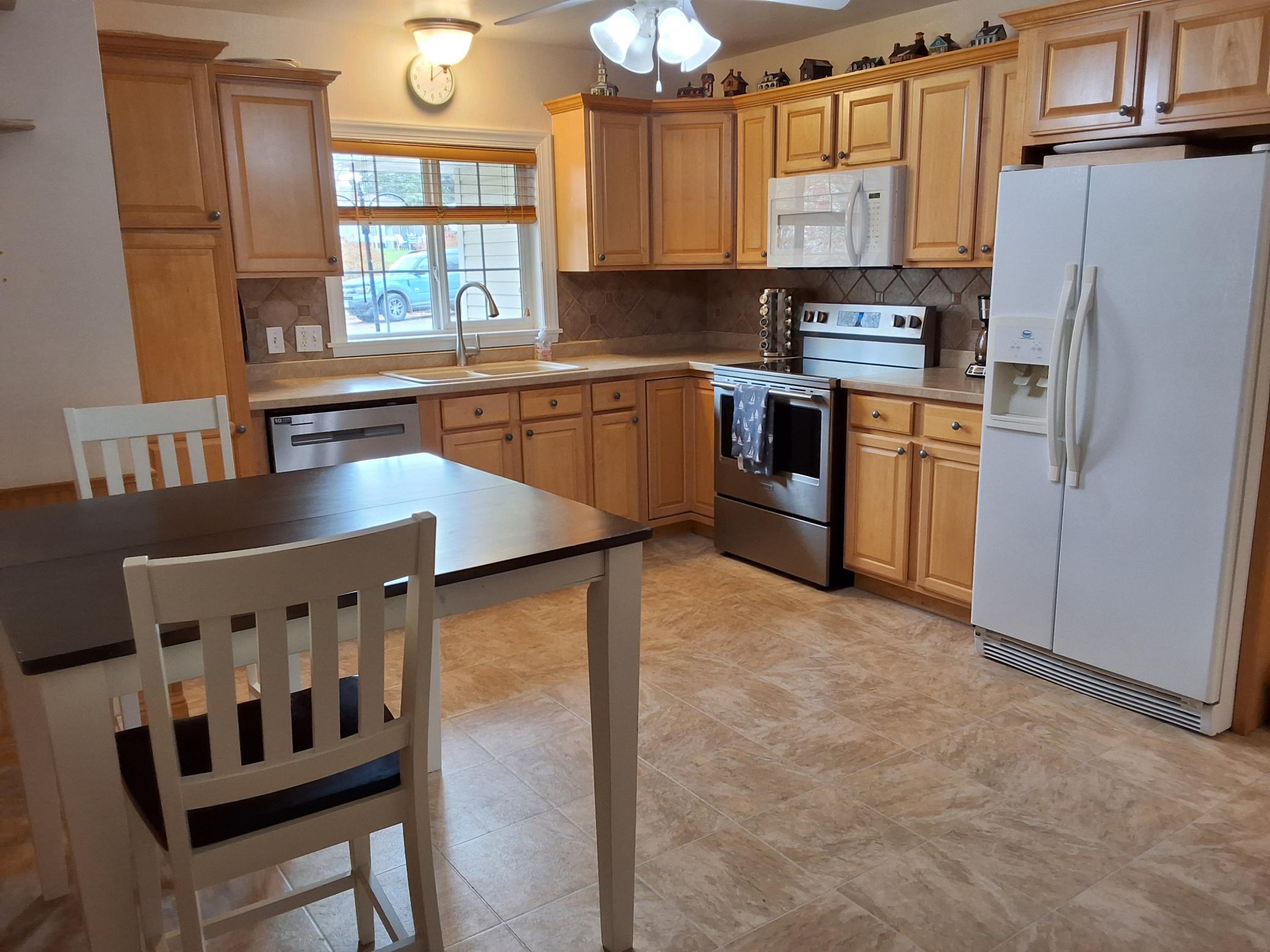 1962 single family home for sale at 1138 Cleveland Avenue in Detroit Lakes, MN — 3 bed, 2 bath (photo 5 of 24)