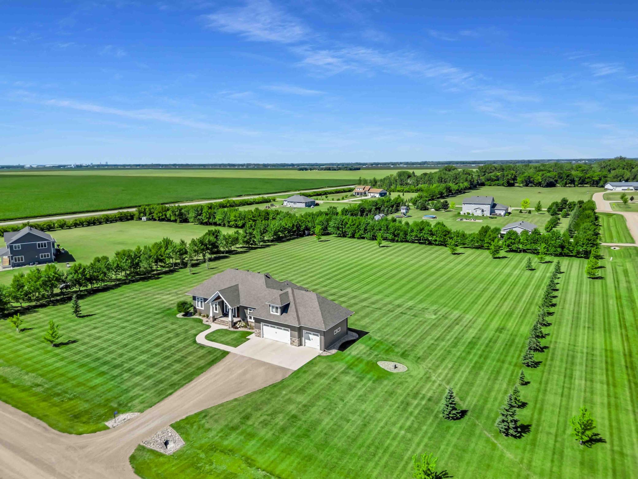 2014 single family home for sale at 7179 37th Street N in Moorhead, MN — 5 bed, 4 bath (photo 2 of 50)