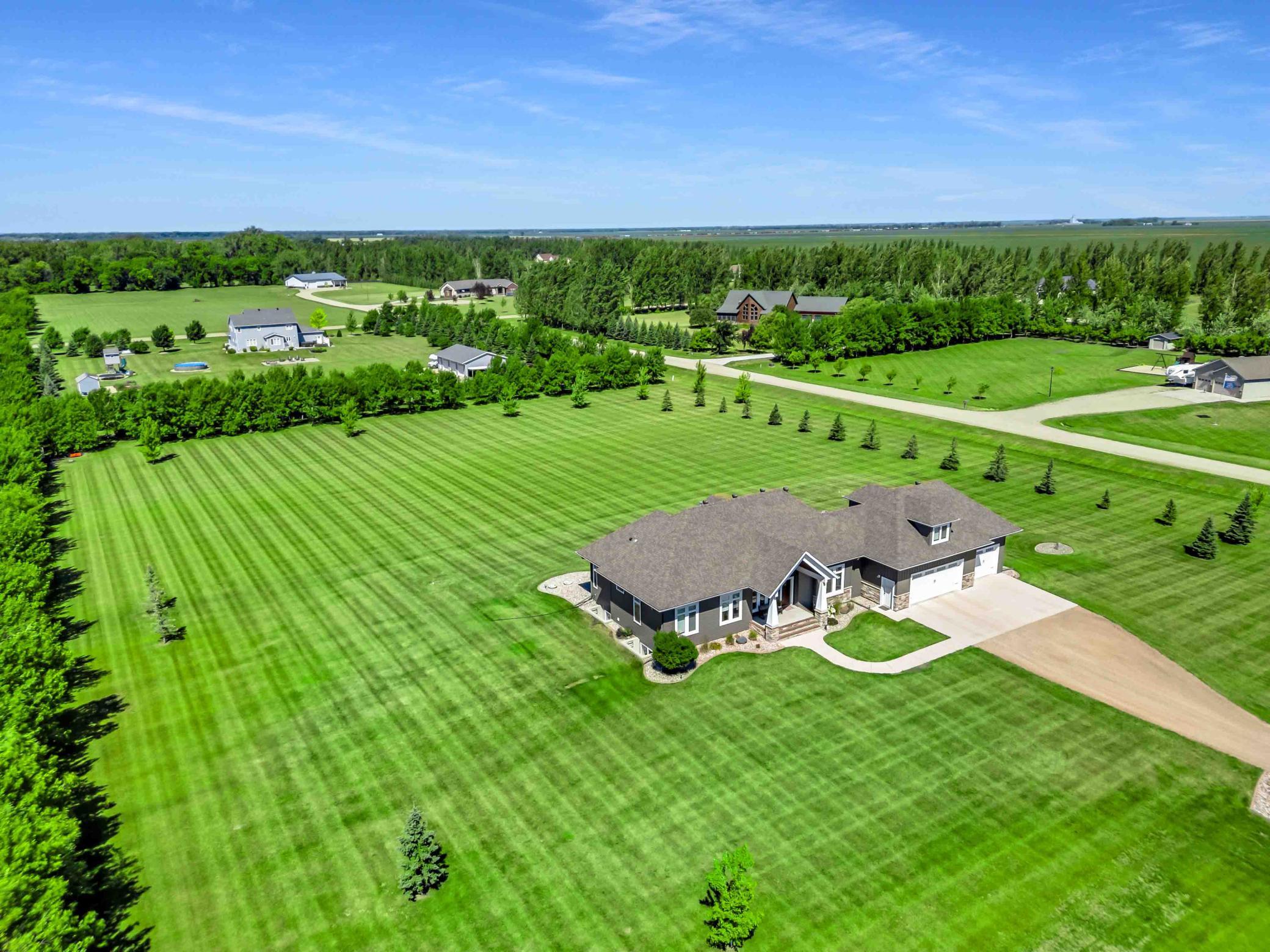 2014 single family home for sale at 7179 37th Street N in Moorhead, MN — 5 bed, 4 bath (photo 3 of 50)