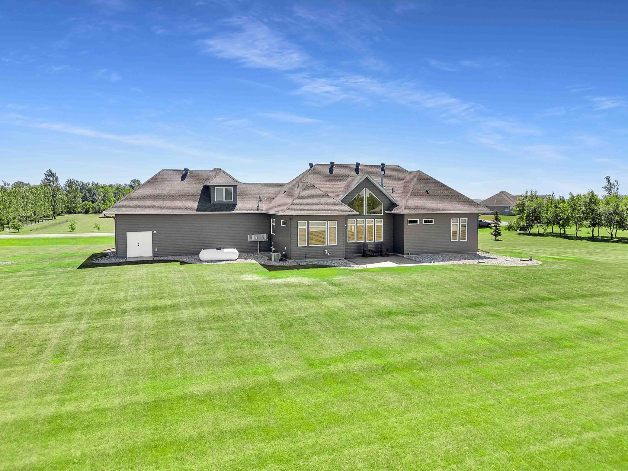 2014 single family home for sale at 7179 37th Street N in Moorhead, MN — 5 bed, 4 bath (photo 4 of 50)