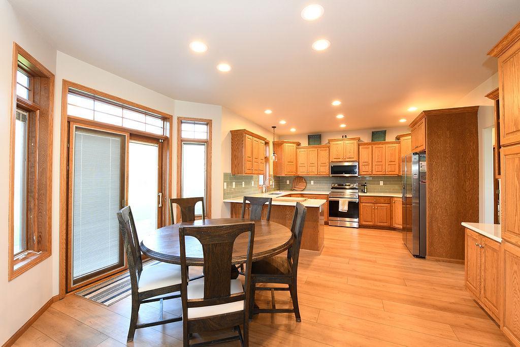 1997 single family home for sale at 7589 40 Street N in Moorhead, MN — 5 bed, 4 bath (photo 17 of 53)