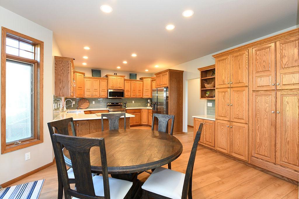 1997 single family home for sale at 7589 40 Street N in Moorhead, MN — 5 bed, 4 bath (photo 18 of 53)