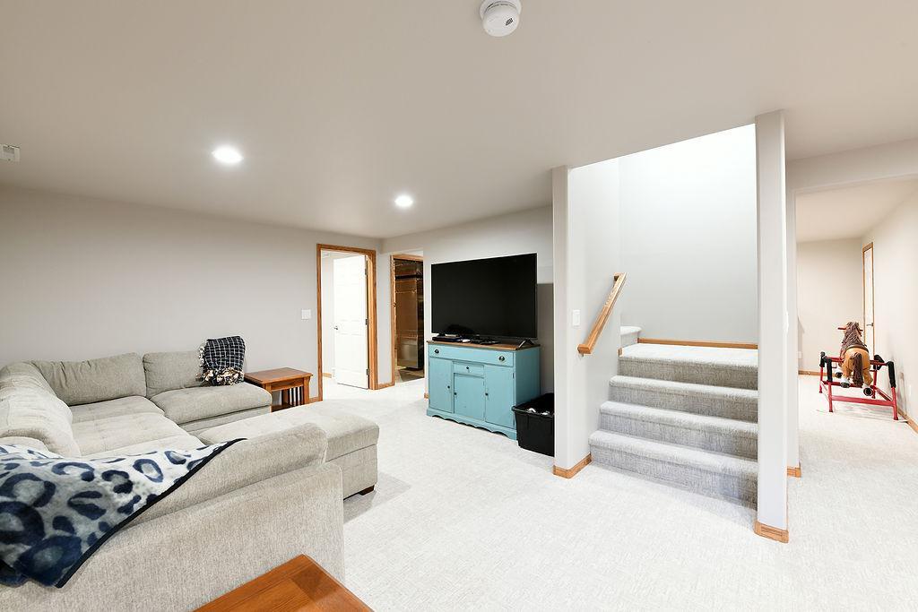 1997 single family home for sale at 7589 40 Street N in Moorhead, MN — 5 bed, 4 bath (photo 35 of 53)