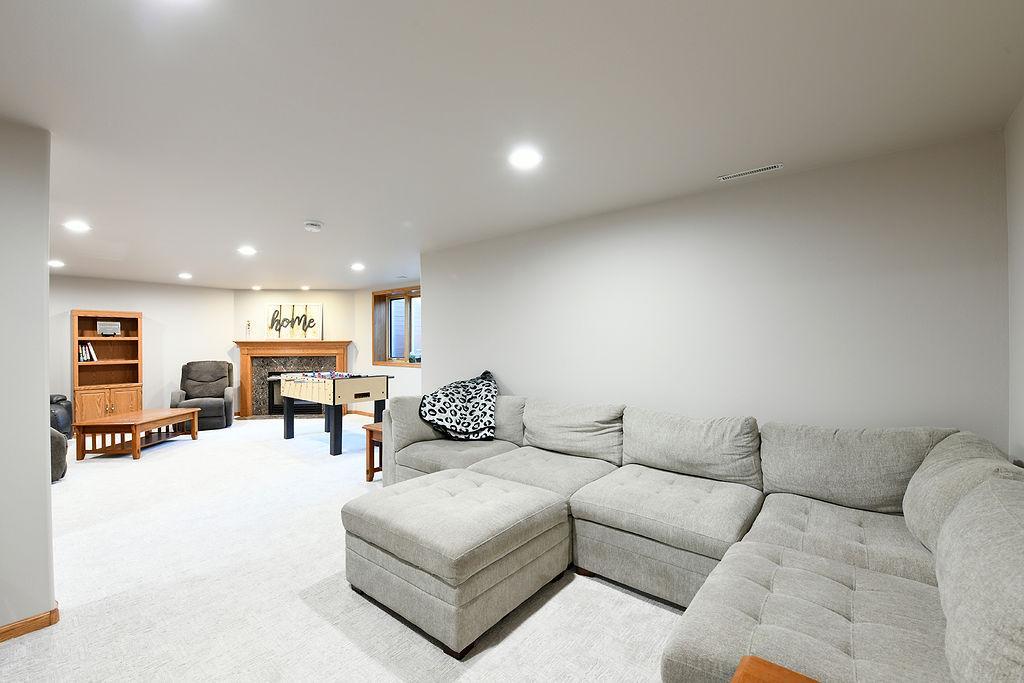 1997 single family home for sale at 7589 40 Street N in Moorhead, MN — 5 bed, 4 bath (photo 36 of 53)
