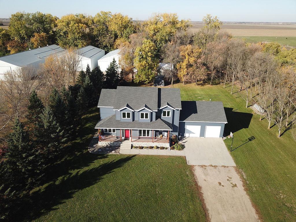 1997 single family home for sale at 7589 40 Street N in Moorhead, MN — 5 bed, 4 bath (photo 5 of 53)