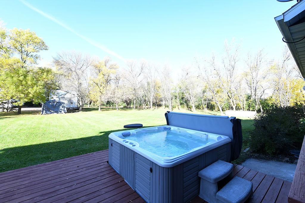 1997 single family home for sale at 7589 40 Street N in Moorhead, MN — 5 bed, 4 bath (photo 45 of 53)