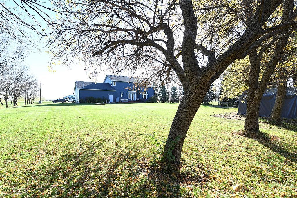 1997 single family home for sale at 7589 40 Street N in Moorhead, MN — 5 bed, 4 bath (photo 46 of 53)