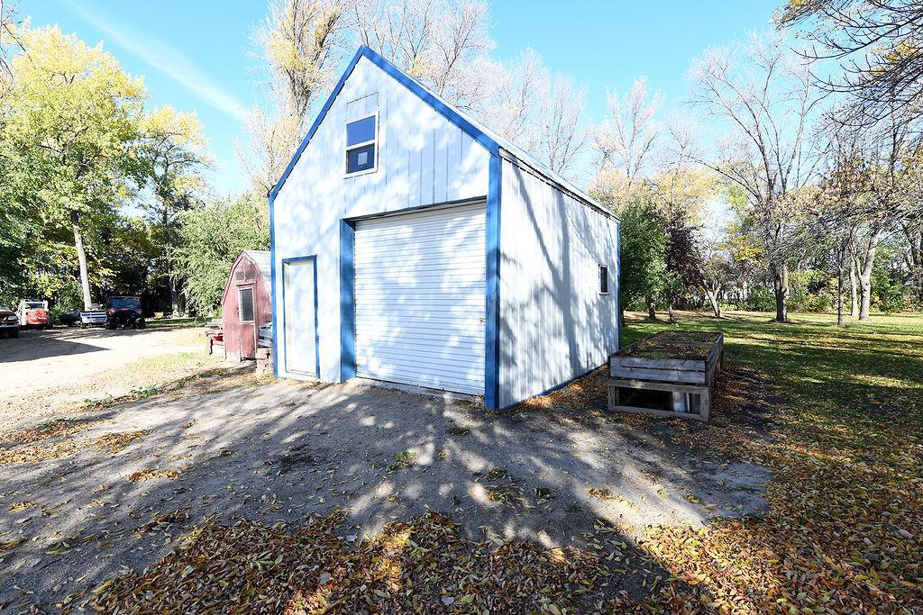1997 single family home for sale at 7589 40 Street N in Moorhead, MN — 5 bed, 4 bath (photo 48 of 53)