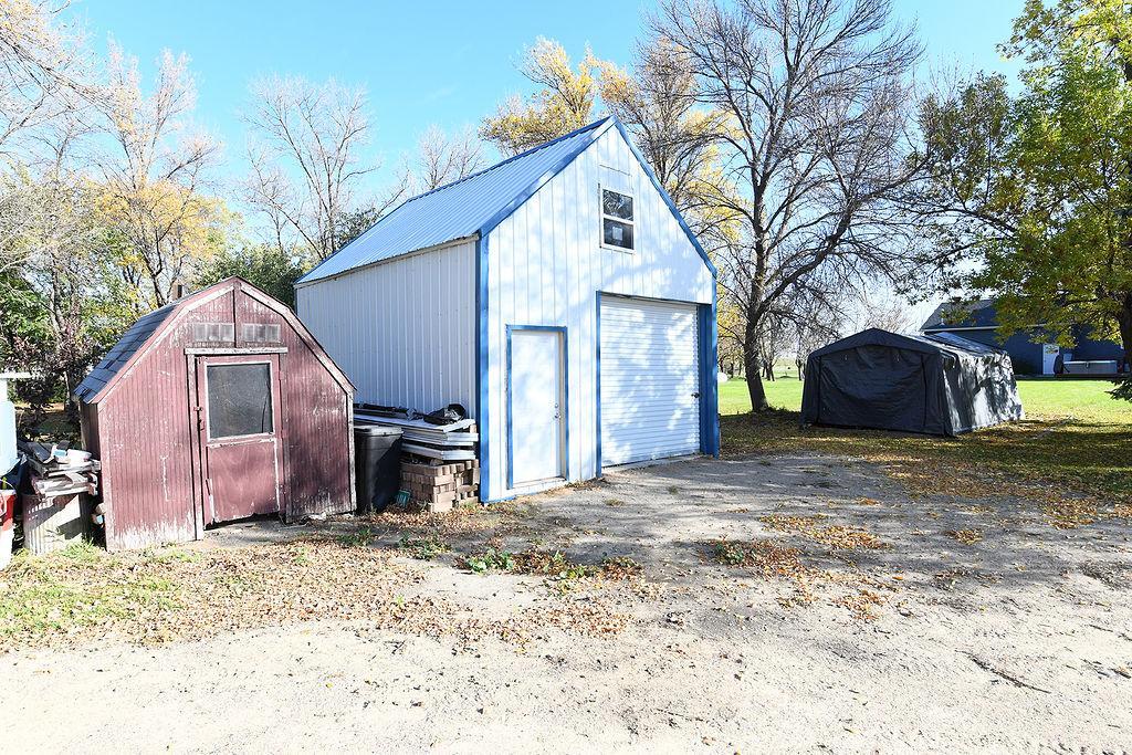 1997 single family home for sale at 7589 40 Street N in Moorhead, MN — 5 bed, 4 bath (photo 49 of 53)