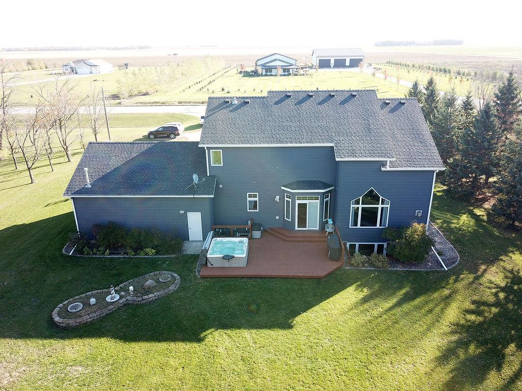 1997 single family home for sale at 7589 40 Street N in Moorhead, MN — 5 bed, 4 bath (photo 6 of 53)