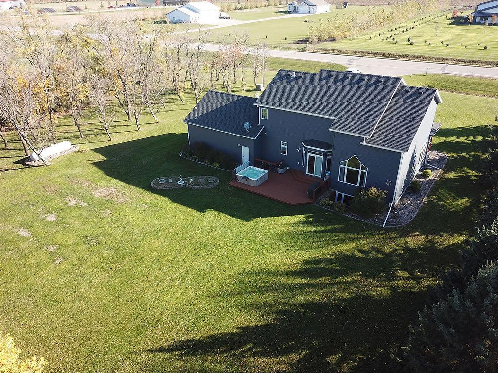 1997 single family home for sale at 7589 40 Street N in Moorhead, MN — 5 bed, 4 bath (photo 7 of 53)