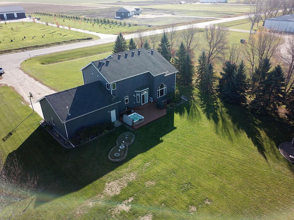 1997 single family home for sale at 7589 40 Street N in Moorhead, MN — 5 bed, 4 bath (photo 8 of 53)