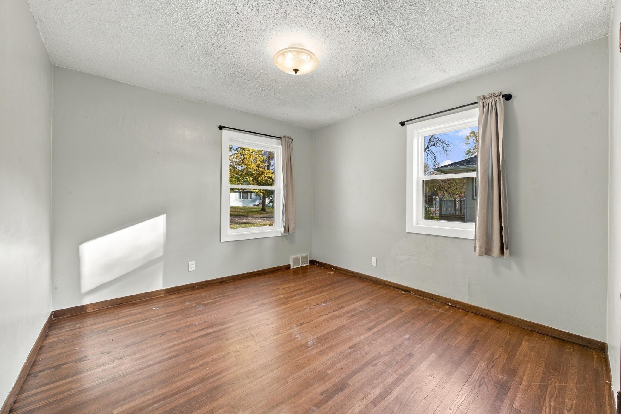 1953 single family home for sale at 52 16 1/2 Avenue N in Fargo, ND — 4 bed, 2 bath (photo 11 of 36)