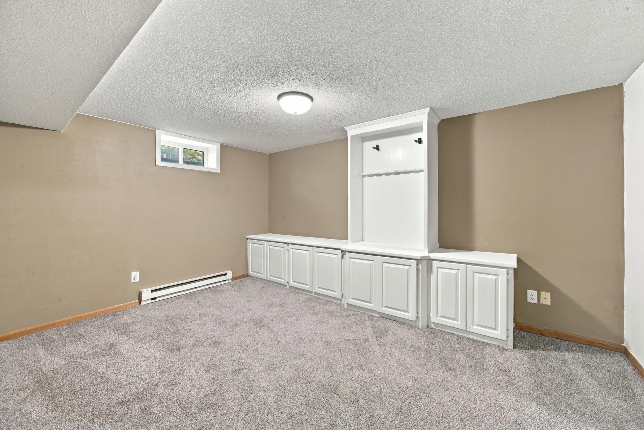 1953 single family home for sale at 52 16 1/2 Avenue N in Fargo, ND — 4 bed, 2 bath (photo 19 of 36)