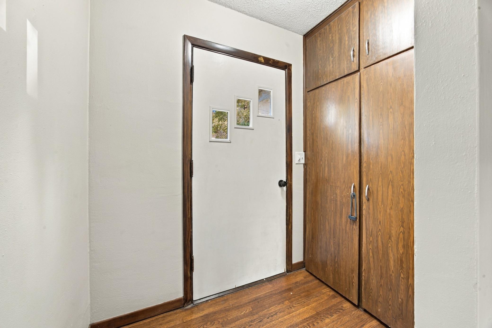 1953 single family home for sale at 52 16 1/2 Avenue N in Fargo, ND — 4 bed, 2 bath (photo 3 of 36)