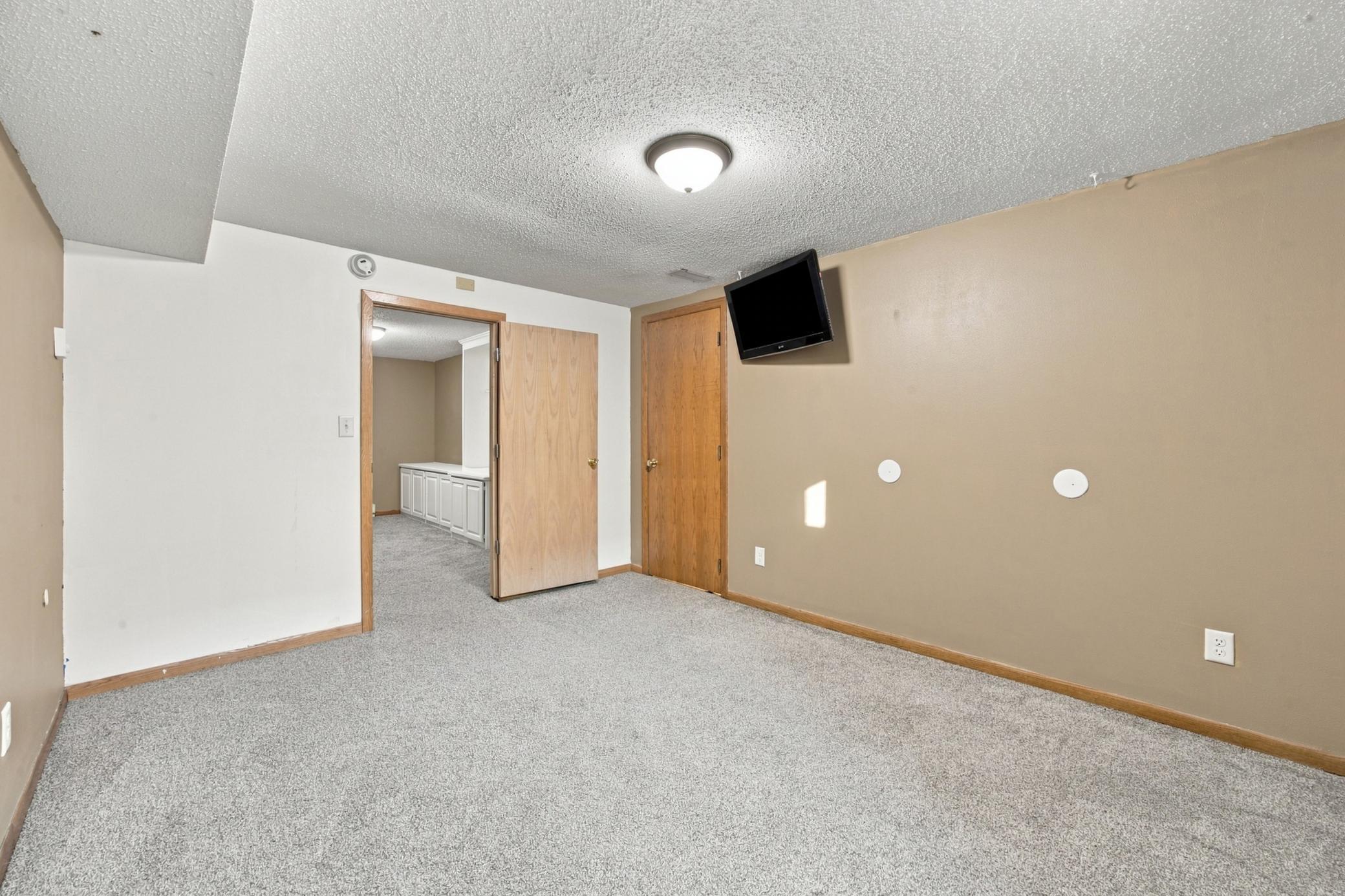1953 single family home for sale at 52 16 1/2 Avenue N in Fargo, ND — 4 bed, 2 bath (photo 21 of 36)