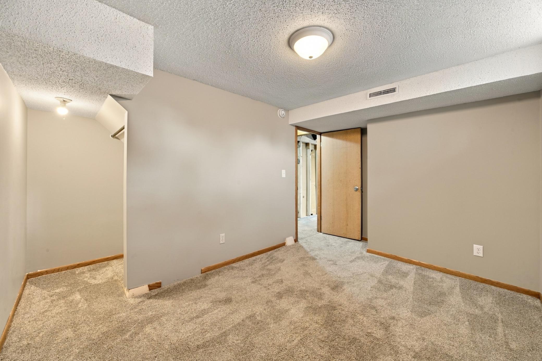 1953 single family home for sale at 52 16 1/2 Avenue N in Fargo, ND — 4 bed, 2 bath (photo 22 of 36)