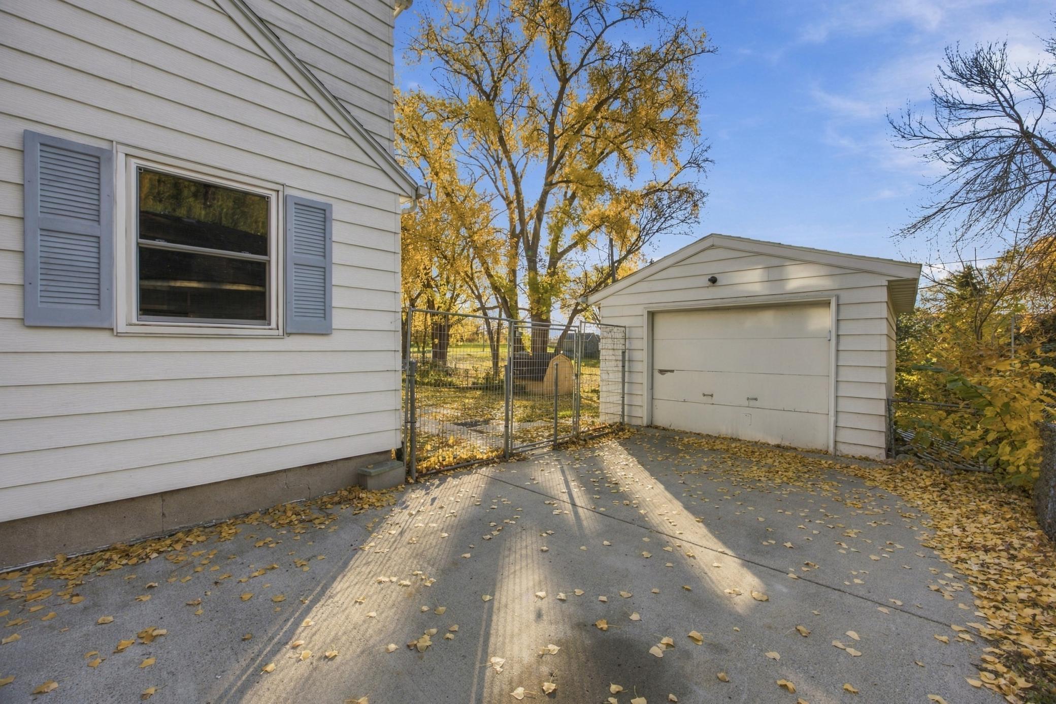 1953 single family home for sale at 52 16 1/2 Avenue N in Fargo, ND — 4 bed, 2 bath (photo 24 of 36)
