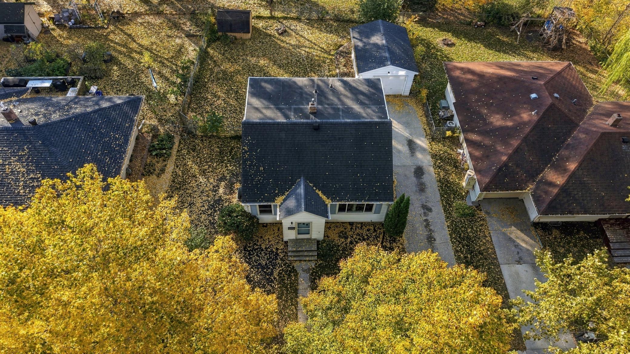 1953 single family home for sale at 52 16 1/2 Avenue N in Fargo, ND — 4 bed, 2 bath (photo 34 of 36)