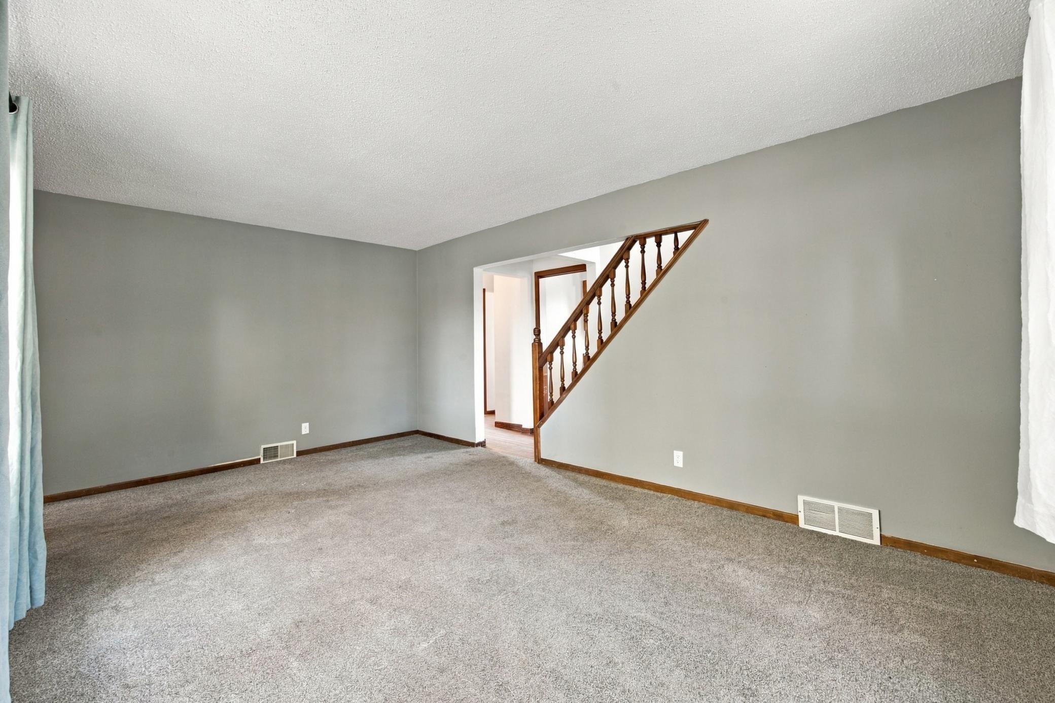 1953 single family home for sale at 52 16 1/2 Avenue N in Fargo, ND — 4 bed, 2 bath (photo 5 of 36)