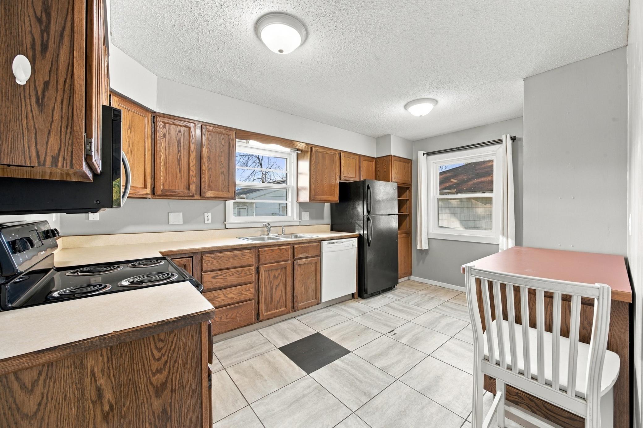 1953 single family home for sale at 52 16 1/2 Avenue N in Fargo, ND — 4 bed, 2 bath (photo 6 of 36)