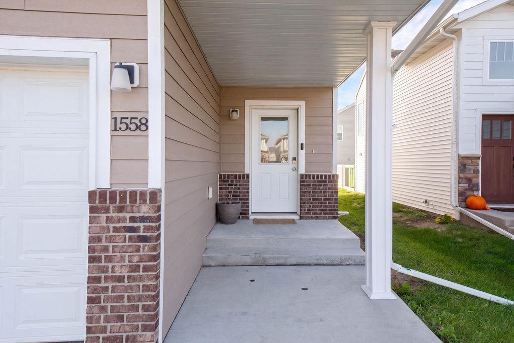 2019 single family home for sale at 1558 68th Avenue S in Fargo, ND — 4 bed, 3 bath (photo 2 of 38)