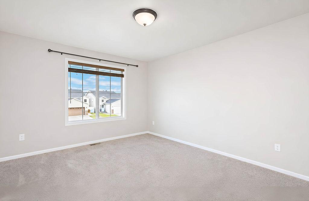 2019 single family home for sale at 1558 68th Avenue S in Fargo, ND — 4 bed, 3 bath (photo 18 of 38)