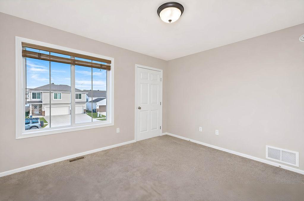 2019 single family home for sale at 1558 68th Avenue S in Fargo, ND — 4 bed, 3 bath (photo 20 of 38)