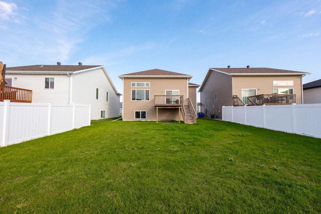 2019 single family home for sale at 1558 68th Avenue S in Fargo, ND — 4 bed, 3 bath (photo 3 of 38)